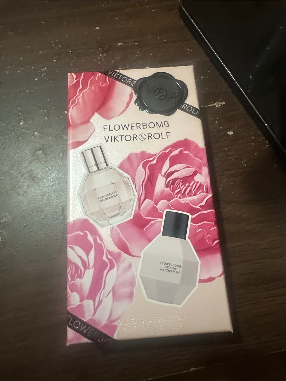 Viktor & Rolf Flowerbomb Women Makeup - Pink Floral Design